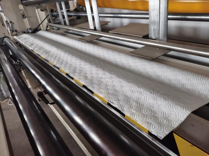 সুন্দর নকশা ডট টু ডট ল্যামিনেশন এমবসিং রান্নাঘর তোয়ালে কাগজ Rewinding মেশিন 4